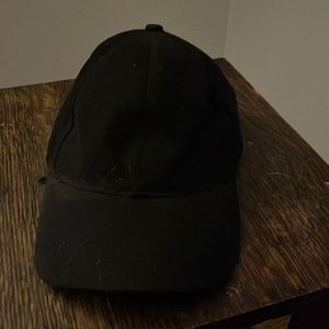 Black adjustable cap 